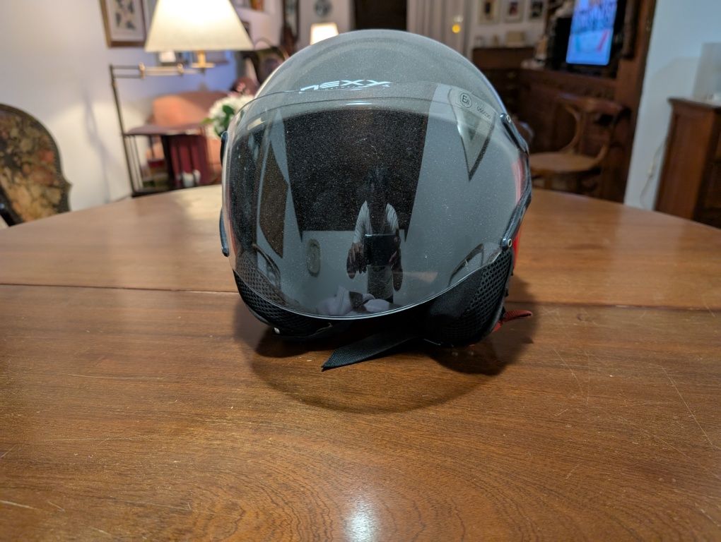 Capacete aberto Nexx. O tamanho é XL.