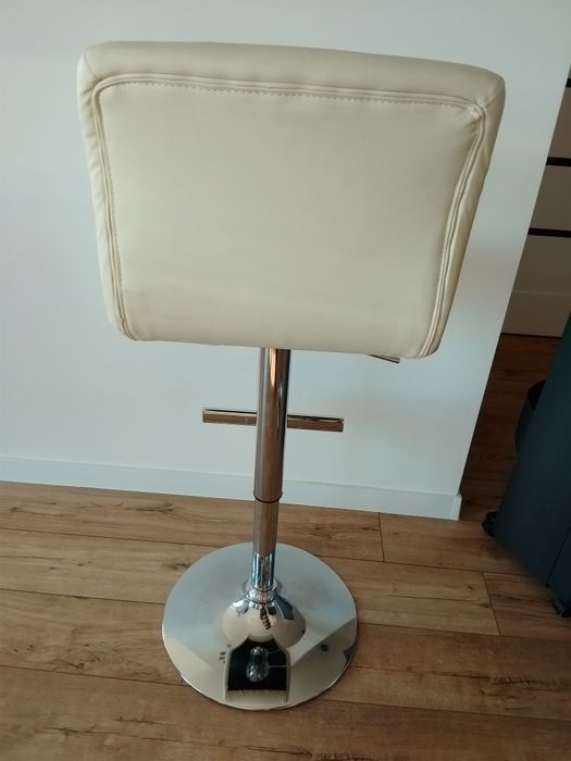 Krzesła hoker kremowe