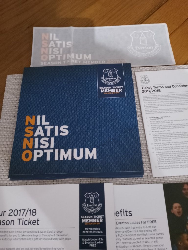 Everton Fc opakowanie do karnetu  .