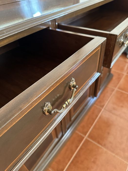 Móvel Aparador em Nogueira