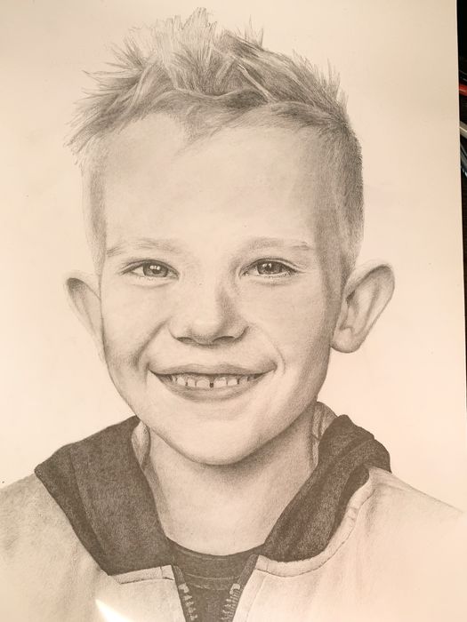 Портрети, гільзи, ручний розпис одягу і сумок