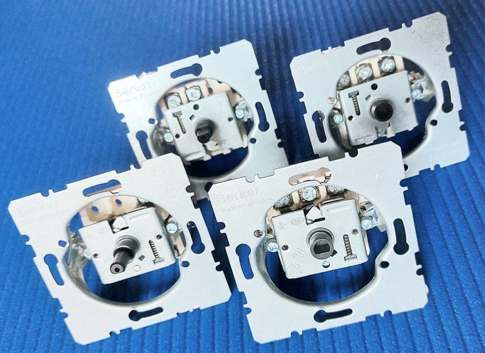 Mechanizmy łączników Berker typ 3851 oraz 3852 - 4 sztuki