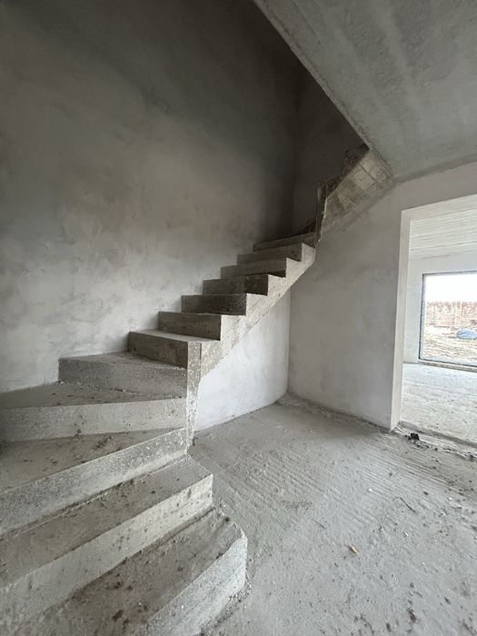 Сучасний ДУПЛЕКС : гараж + приватна ділянка