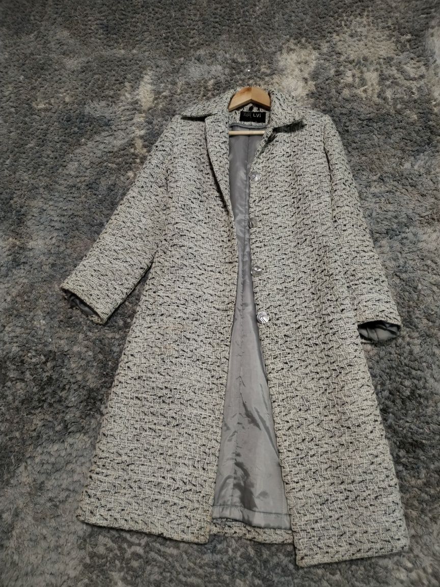 Пальто жіноче сіре з хутром