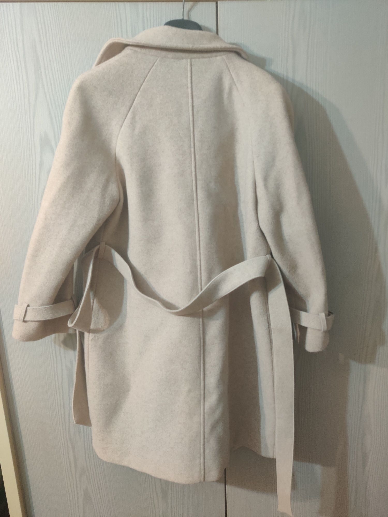 Пальто женское бежевое шерстяное 48-50 размер