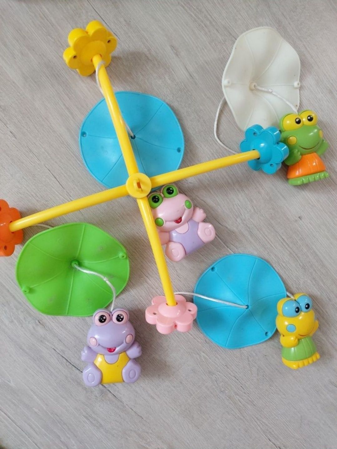 Дитячі іграшки fisher price сhicco