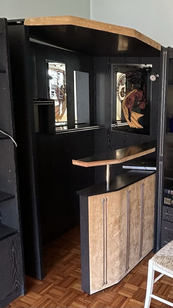 Movel de bar com espelhos