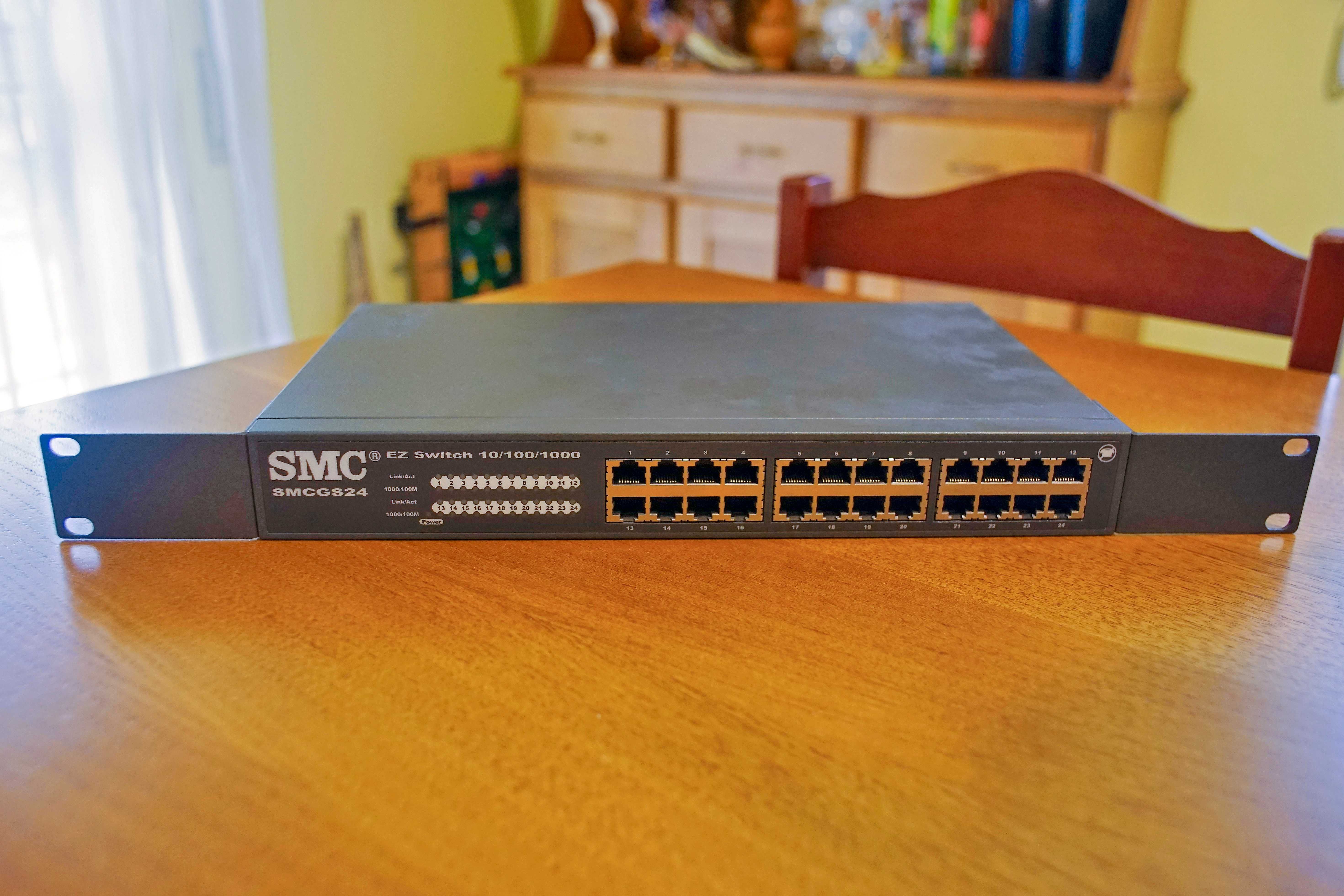 Switch SMC SMCGS24 24 portas Gigabit