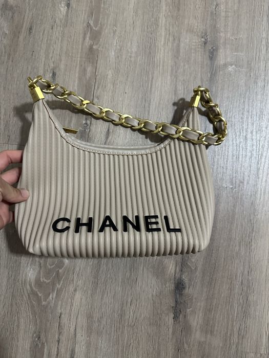 Mala Chanel com CAIXA