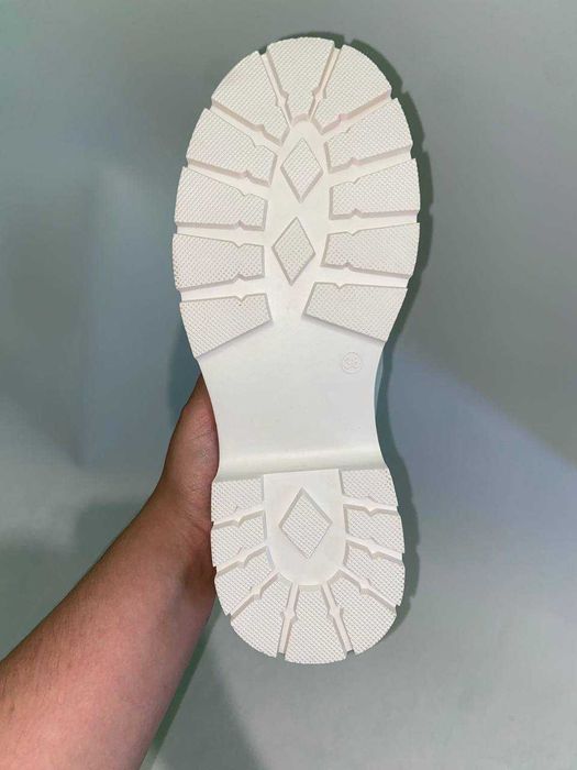 Жіночі лофери у сніжно білому кольорі