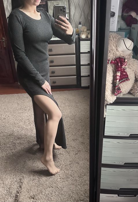 Сіра довга сукня в рубчик М