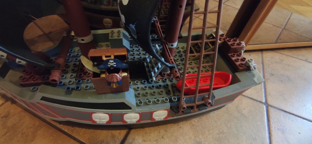 Duży statek piracki