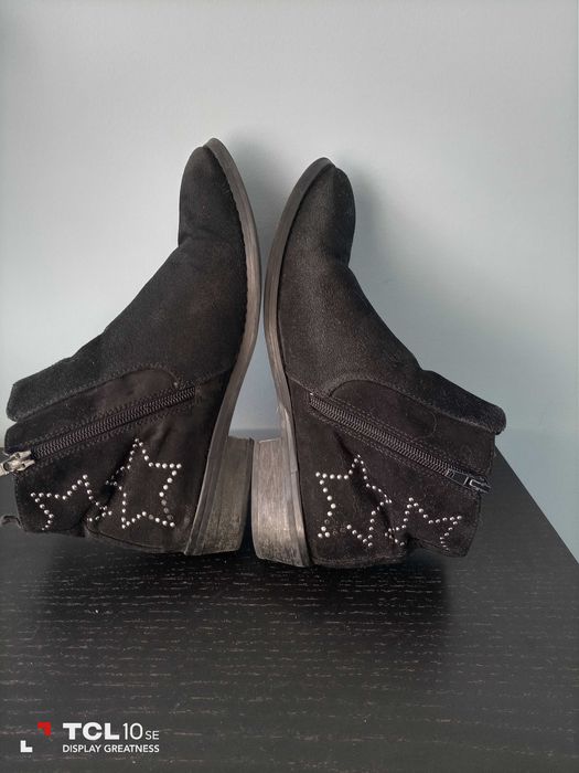 Botins pretos tipo camurça