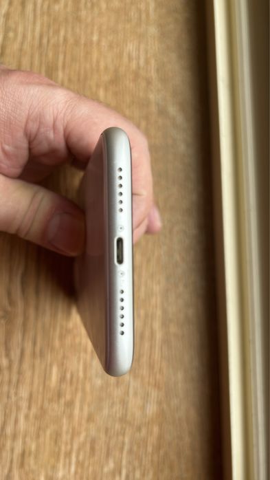 iPhone 11 branco em excelente estado