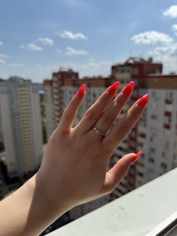 Перстень з Білого золота та діамантом