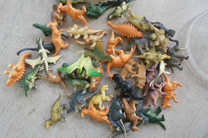 Dinozaury mini figurki "Dino tub" 48szt.,ELC+model do złożenia
