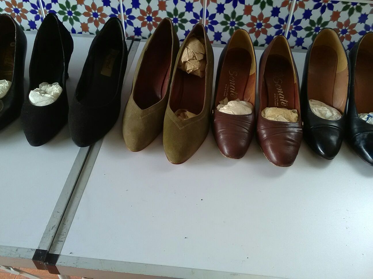 Nove pares de sapatos alguns sem estriar n.39