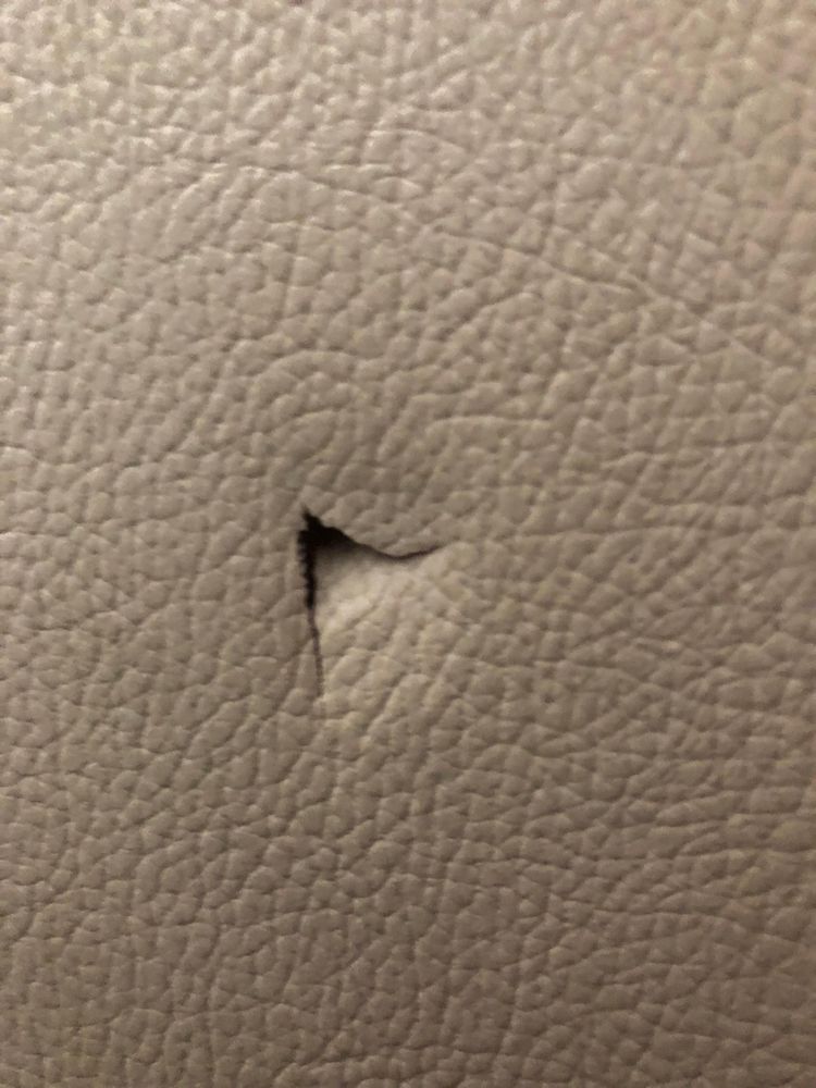 2 Sofas em pele Para Desocupar Urgente