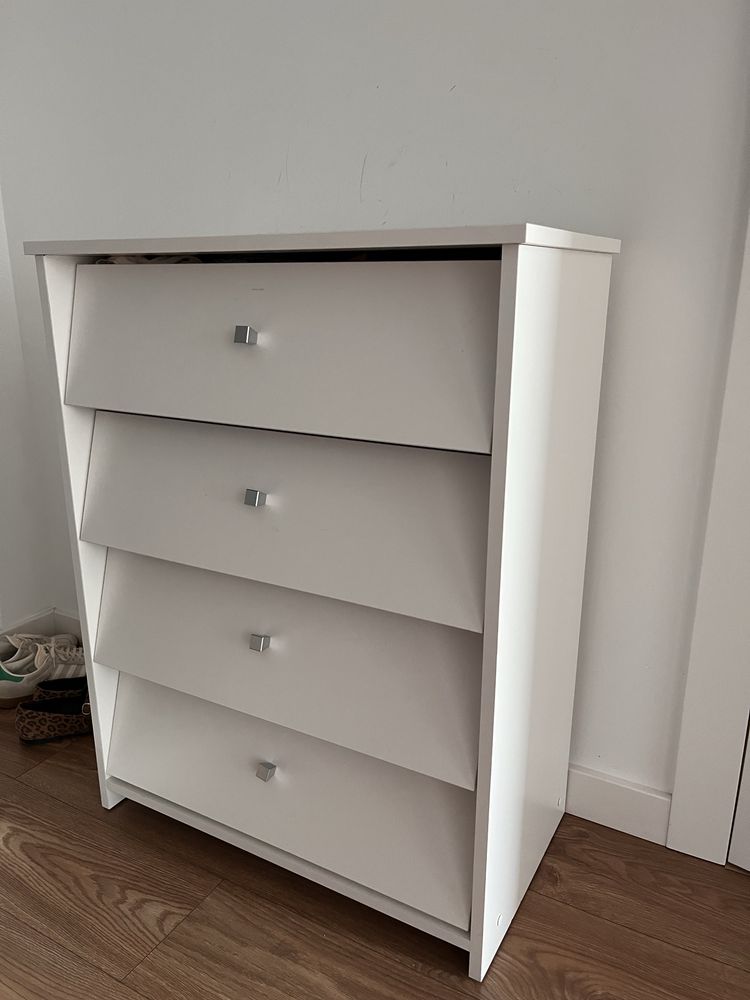 Biala szafka komoda na buty