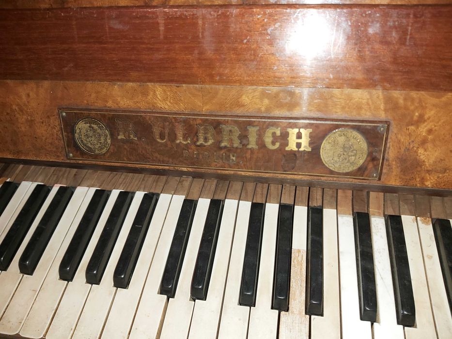 Sprzedam zabytkowe pianino