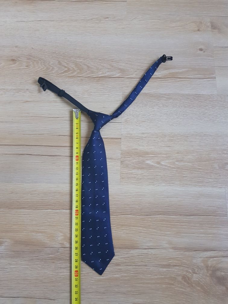 Elegancki granatowy krawat dla chłopca