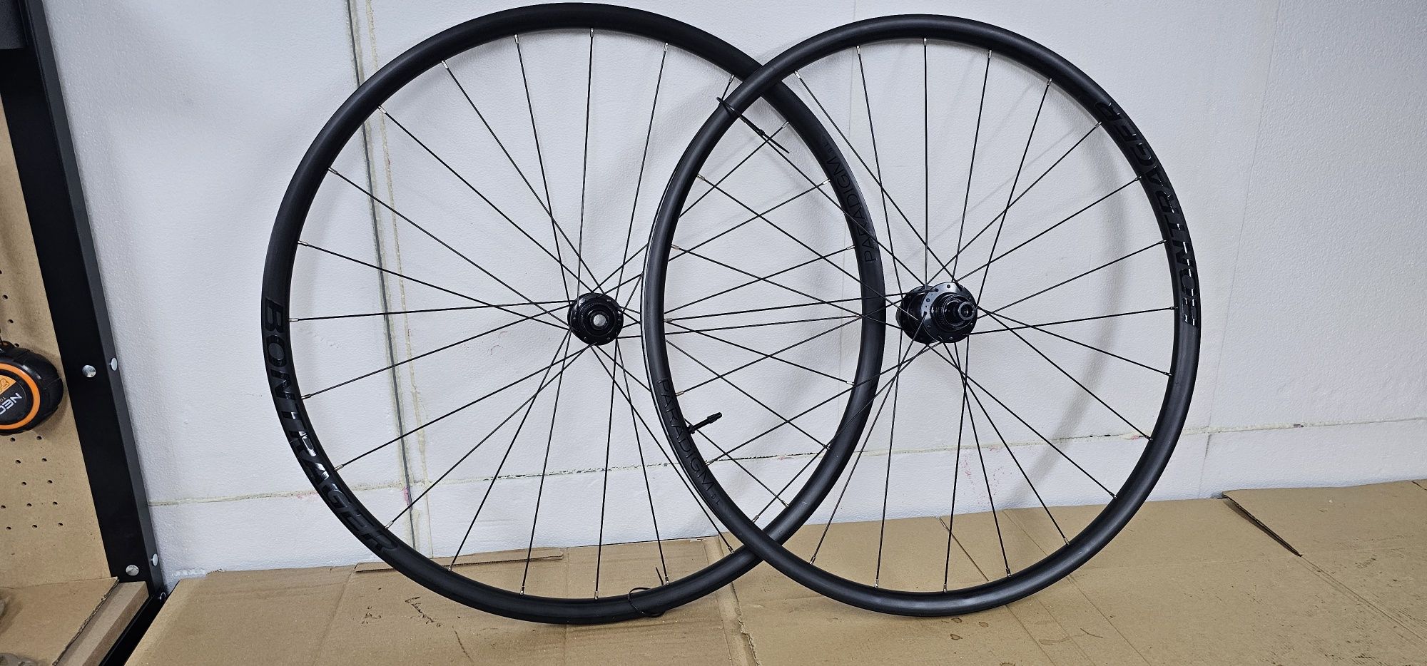 Zestaw. Koła Bontrager Paradigm SL
