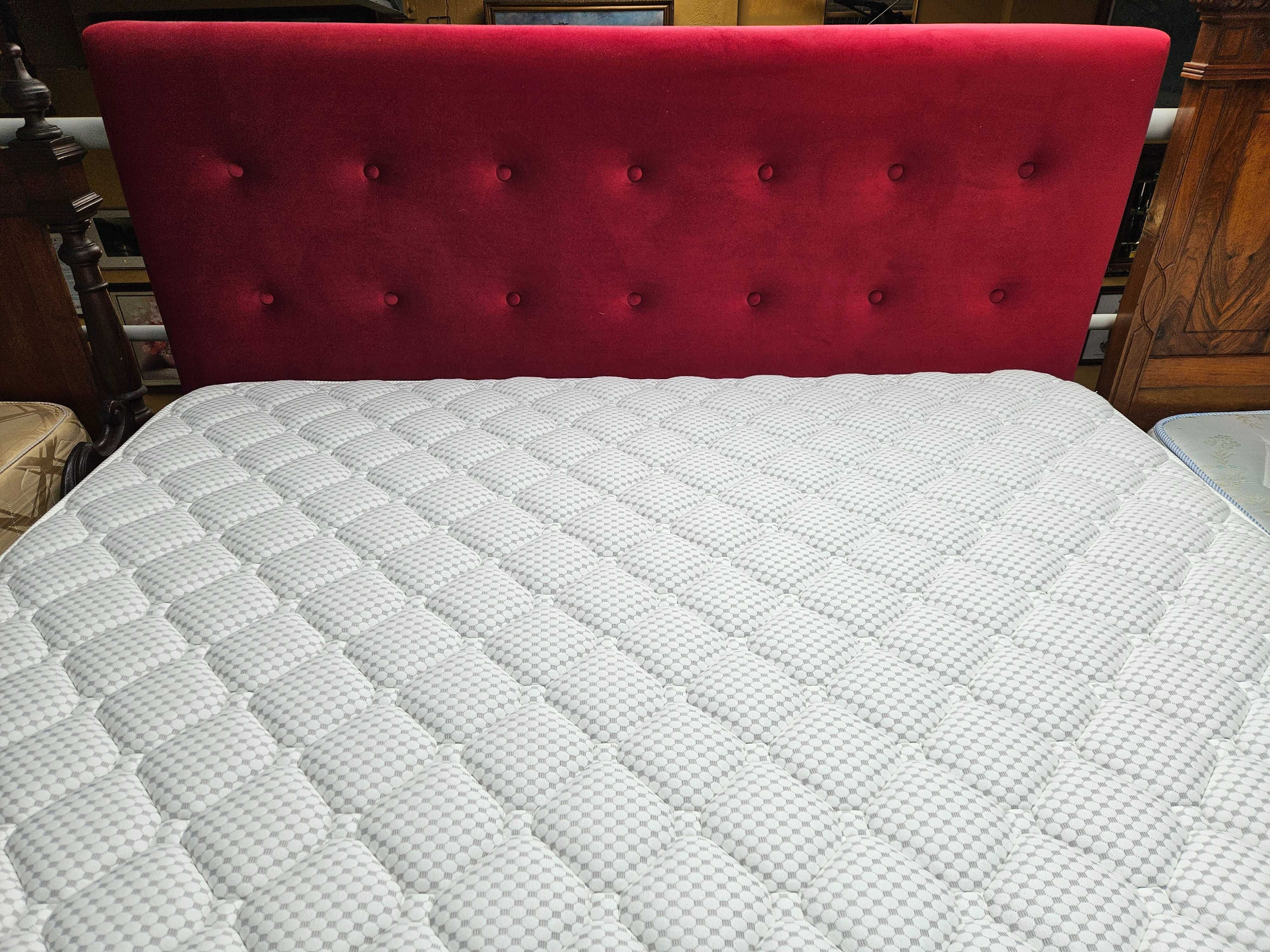 Magnifica cama com estrado e colchão - Tudo marca Colune