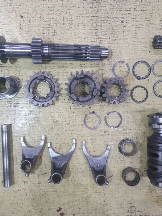 Skrzynia biegów części Suzuki RMZ 250 4t 06r KXF 250 tryb wałek wodzik