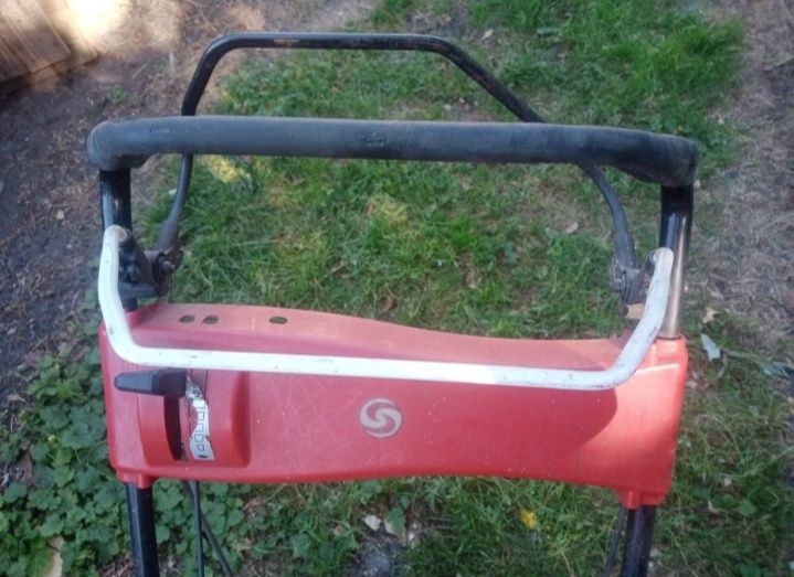 2 kosiarki spalinowe z napędem (silnik Briggs&stratton)"czytaj opis"