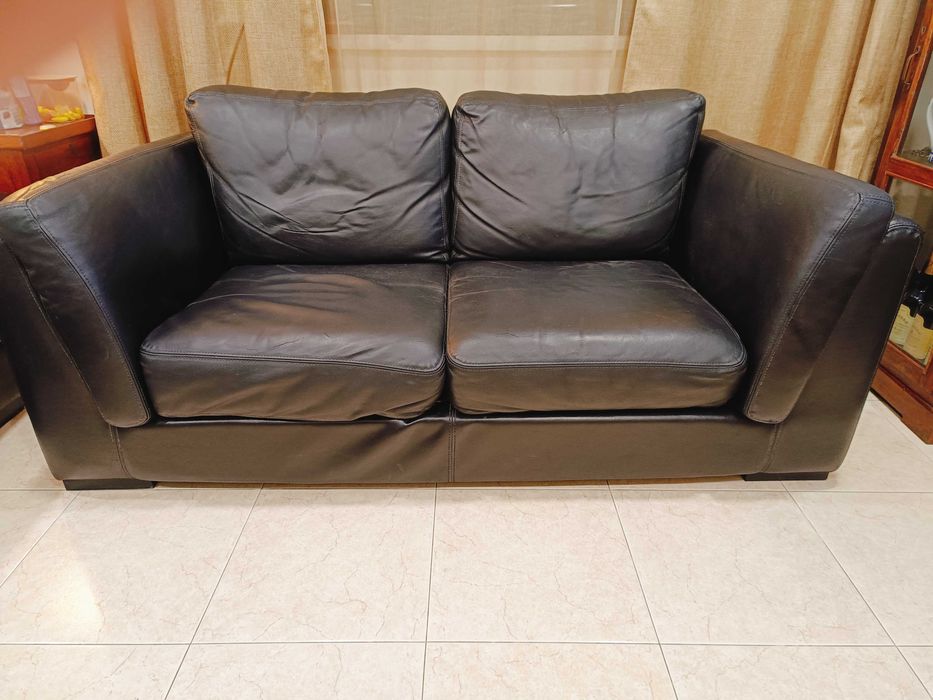 Sofá em pele em muito bom estado.