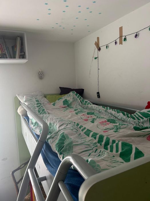 Piętrowe łóżko z biurkiem i zestawem do pokoju dziecka