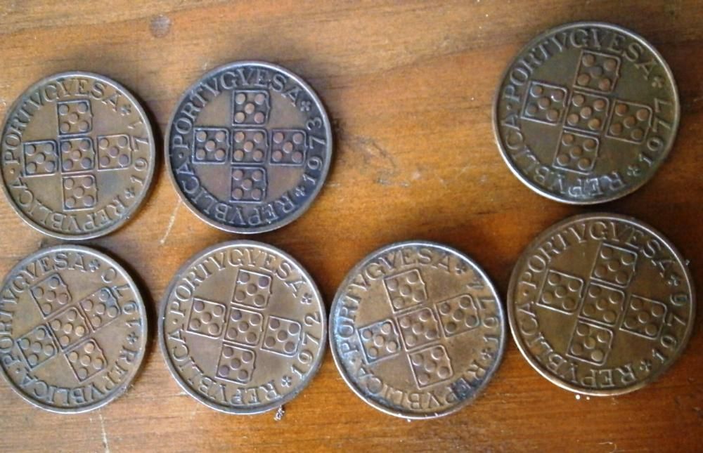 Moedas de 1 escudo Angola