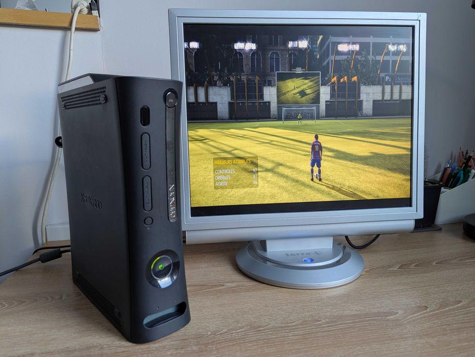 Xbox 360 Elite 120 ГБ з іграми і джойстиком