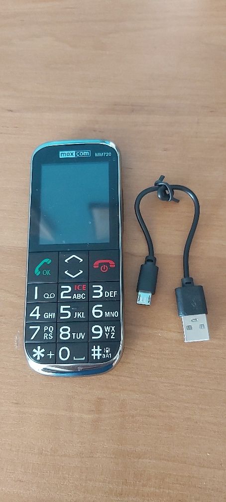 Telefon dla seniora starszej osoby z duzymi przyciskami maxcom mm720