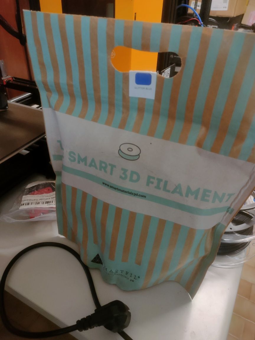 Lote de impressoras 3D com peças extra e filamento