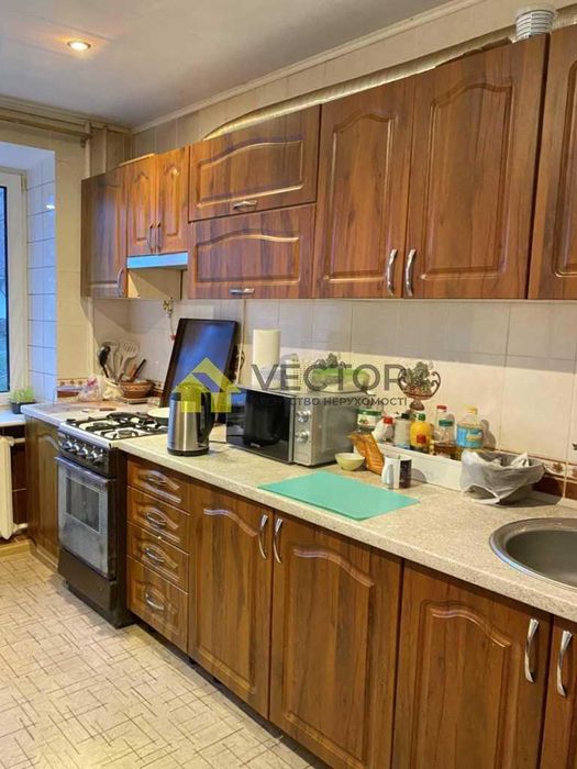 Продаж квартири з косметичним ремонтом 3 кімнатна