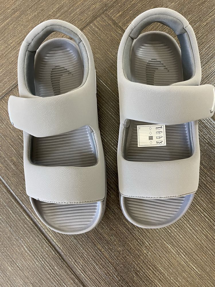 Сандали женские NIKE
