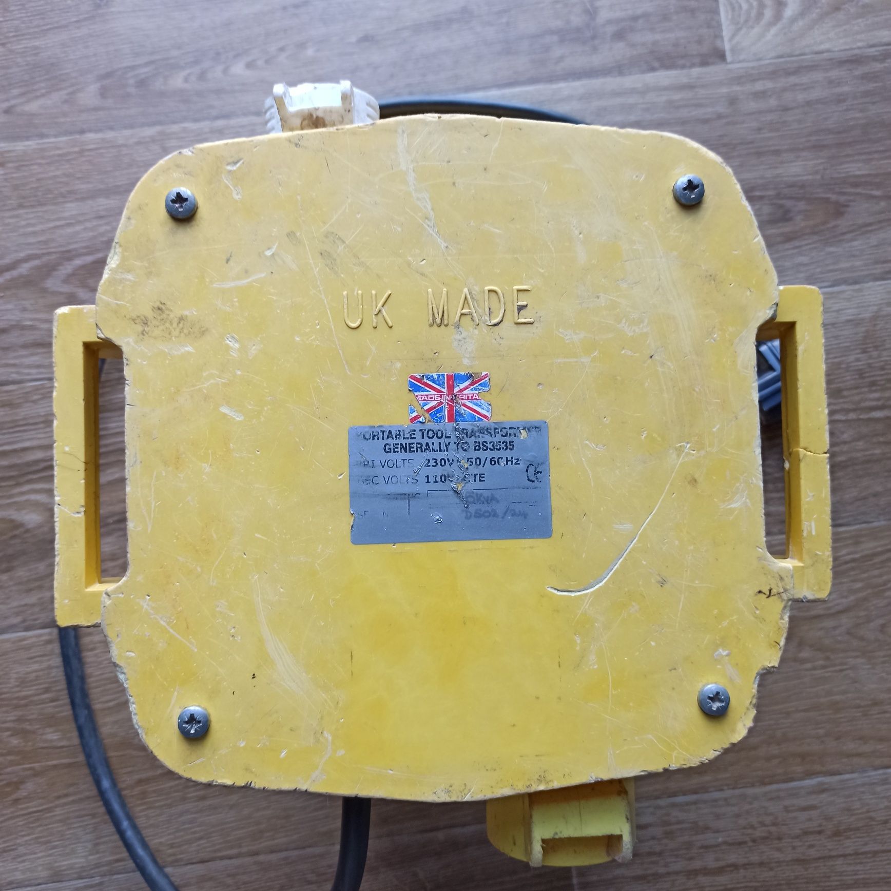 Transformator 110V 5kVA z 230V na 110V Duży 2-a gniazda na 110V 5KVA