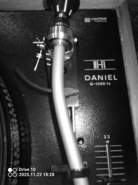 Polski gramofon Daniel G1100FS Sprawny nowa igła  odtwarza maxi single