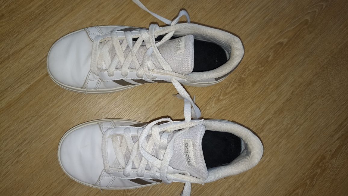 Ténis adidas 37 1/2 brancos