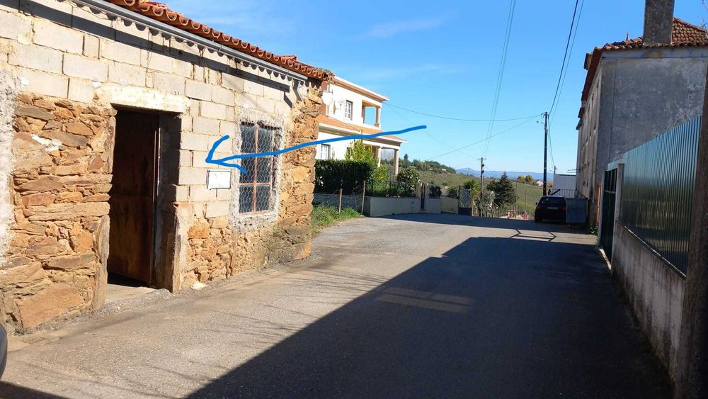 Armazém 80m2, no Dominguiso