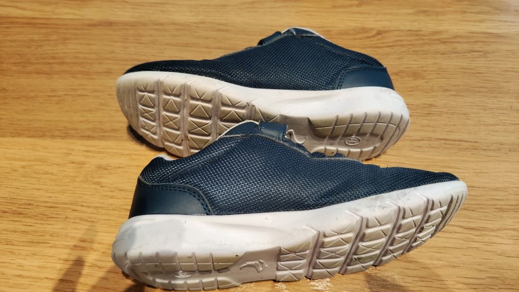 Buty sportowe chłopięce r.31, dł.wkładki 19,8cm, używane