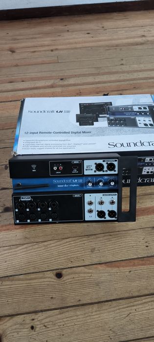 Soundcraft Ui12 usada 3 vezes