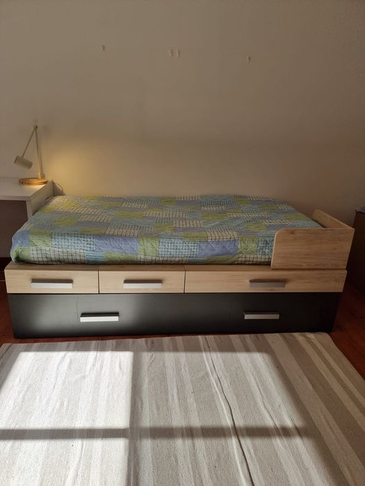 Cama juvenil com gavetas + secretária + cubos de parede