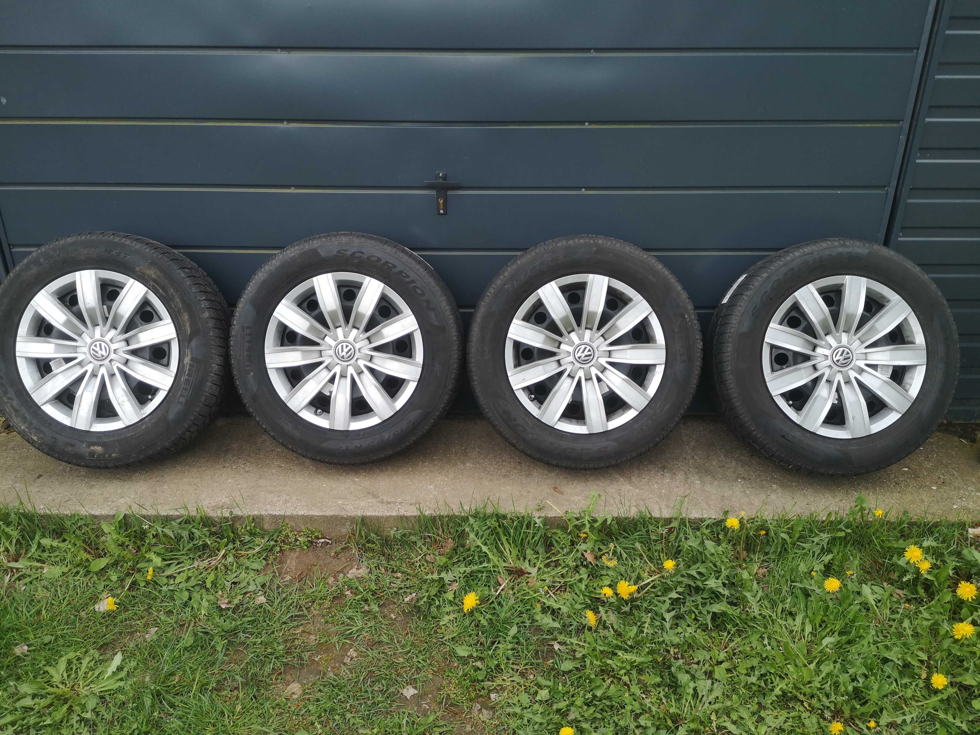 Koła z oponami Pirelli 215/65 R17  M+S  VW