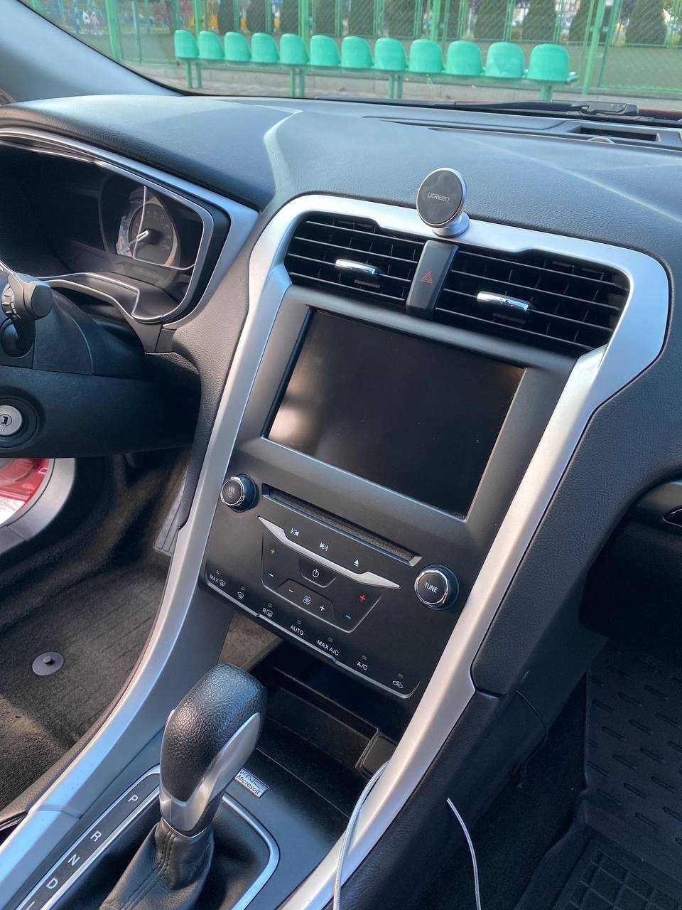 Ford Fusion Hybrid SE