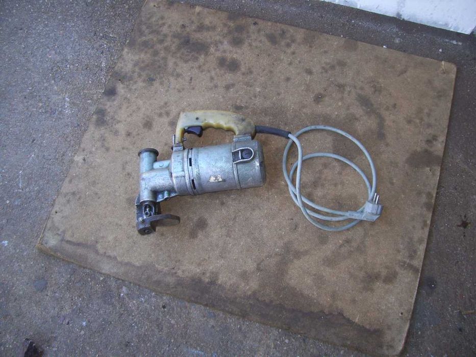 nożyce elektryczne do blachy jak Celma ,i butla z palnikami
