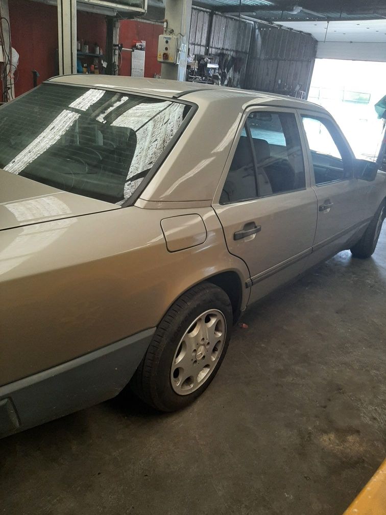 Mercedes 200D do ano de 1988