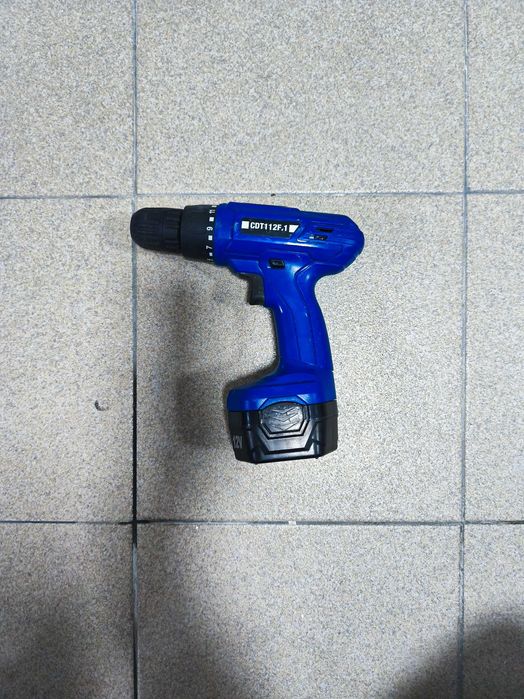 Máquina parafusar e furar a bateria