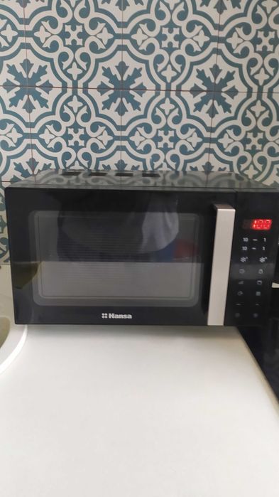Мікрохвільова піч Hansa